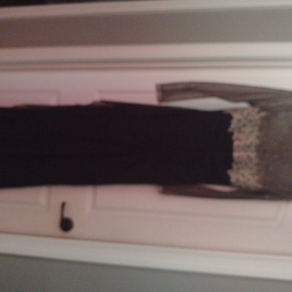 Elegant xcape Jewel Neck Long Sleeve Gown. . - Picture 3 of 8